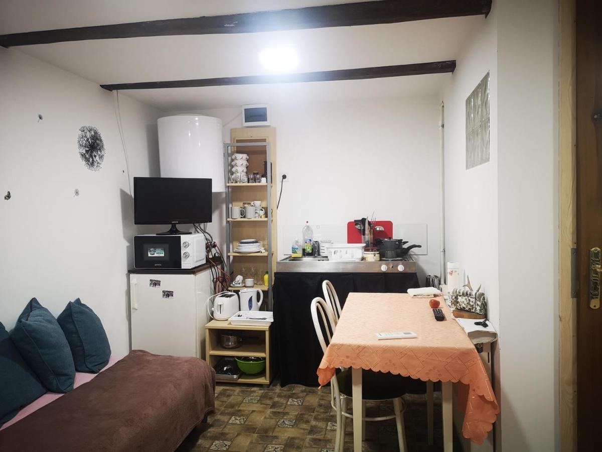 Kuti Vendeghaz Hotell Bakonykuti Exteriör bild