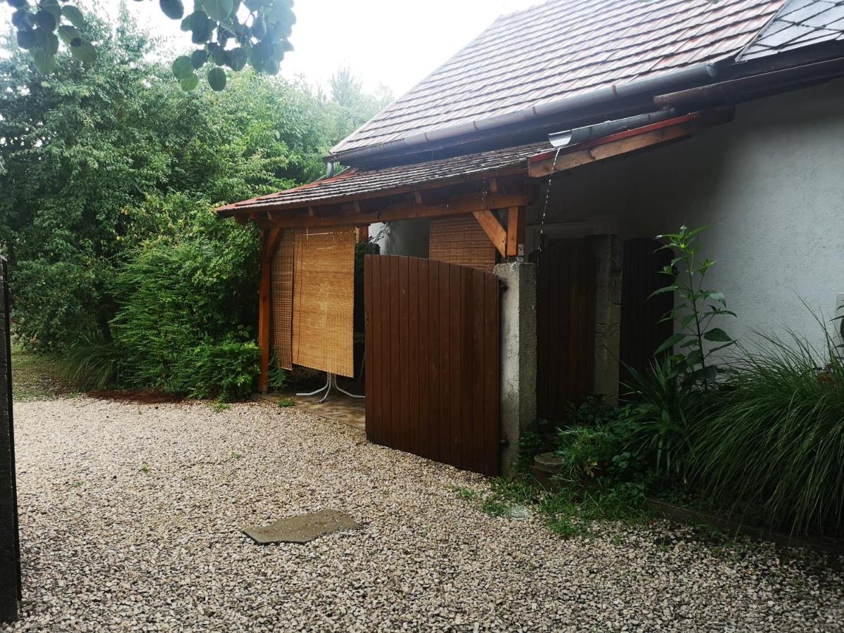 Kuti Vendeghaz Hotell Bakonykuti Exteriör bild