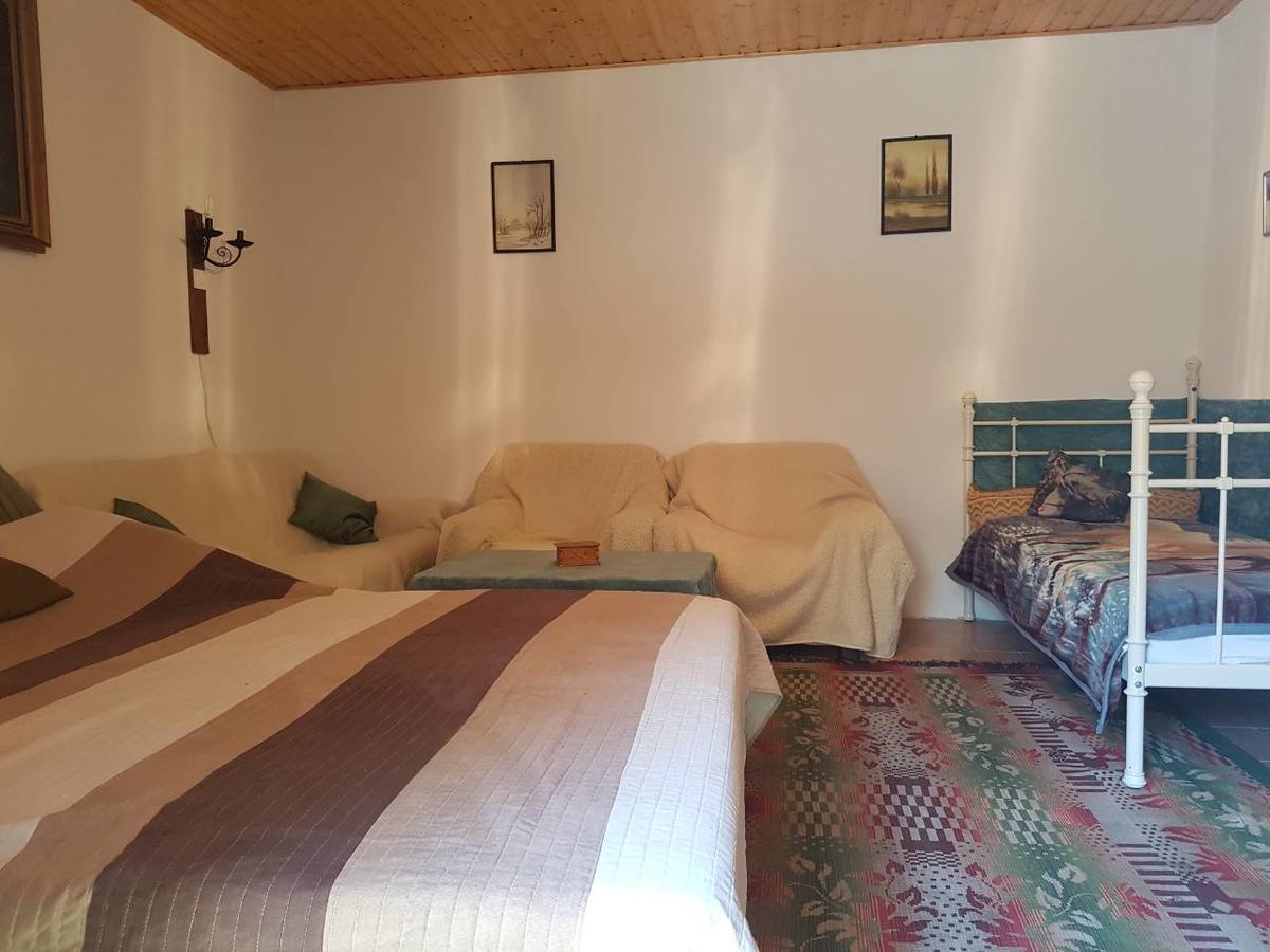 Kuti Vendeghaz Hotell Bakonykuti Exteriör bild