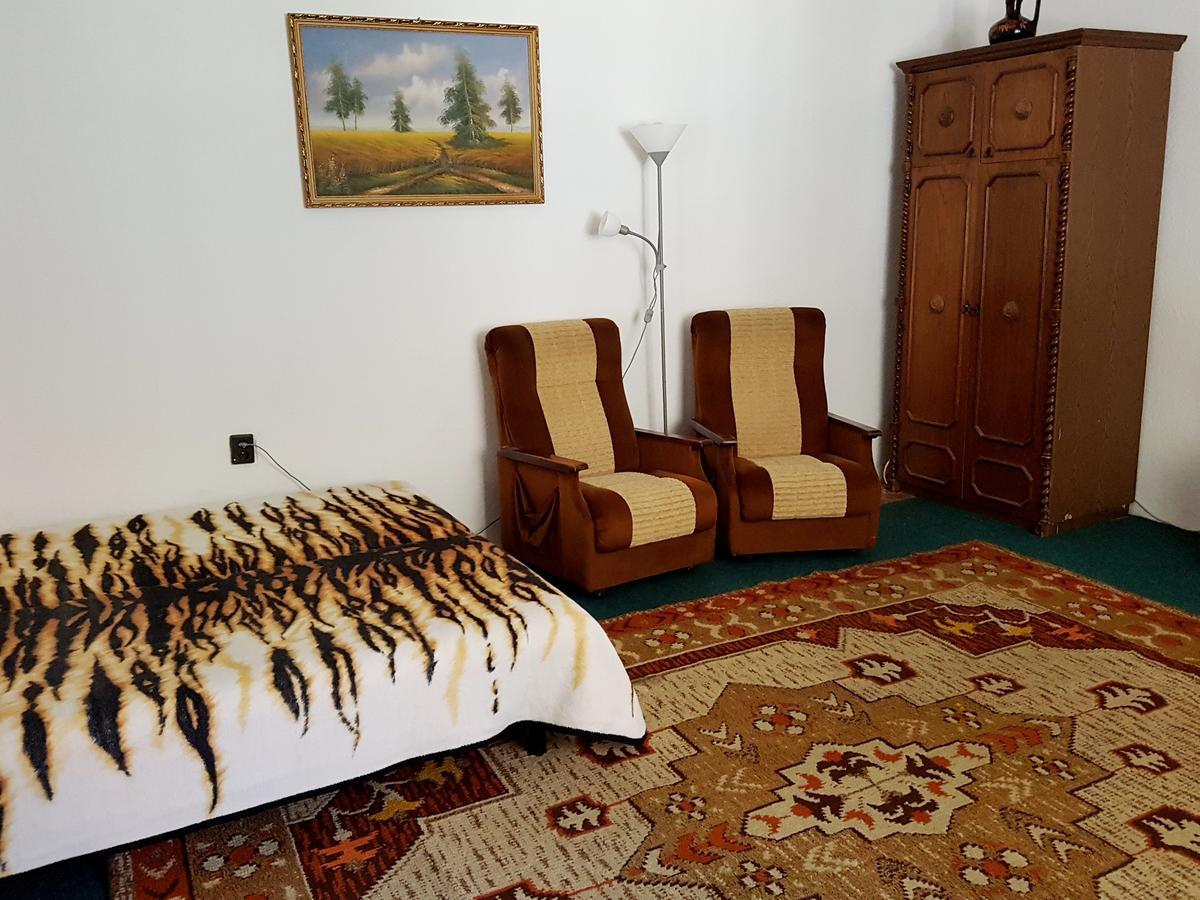 Kuti Vendeghaz Hotell Bakonykuti Exteriör bild