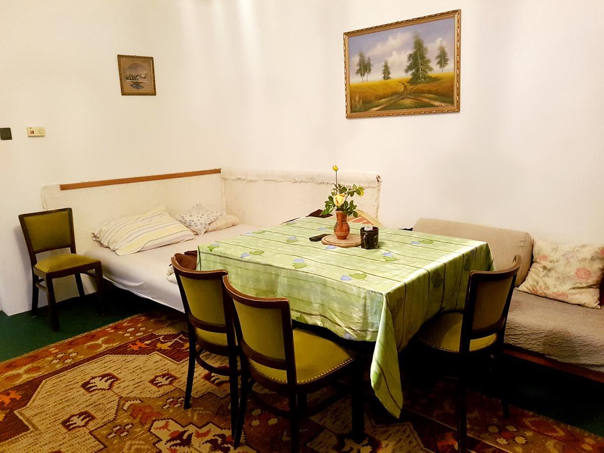 Kuti Vendeghaz Hotell Bakonykuti Exteriör bild