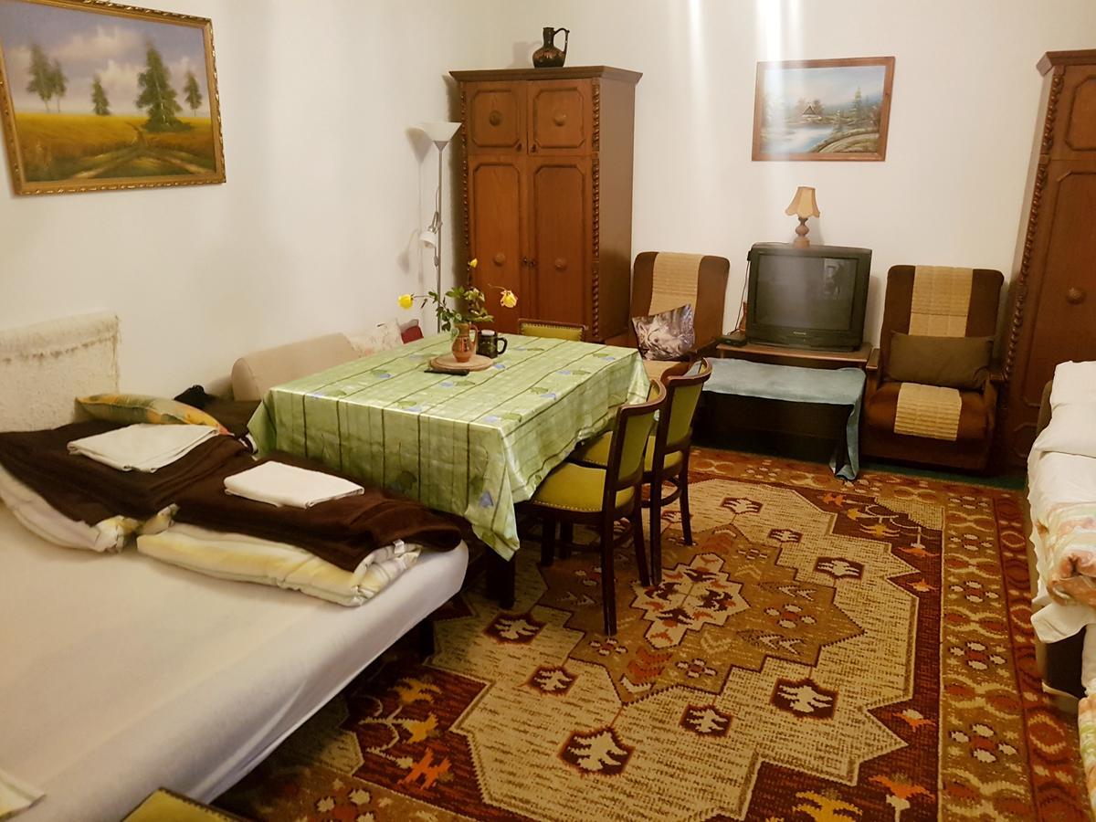Kuti Vendeghaz Hotell Bakonykuti Exteriör bild