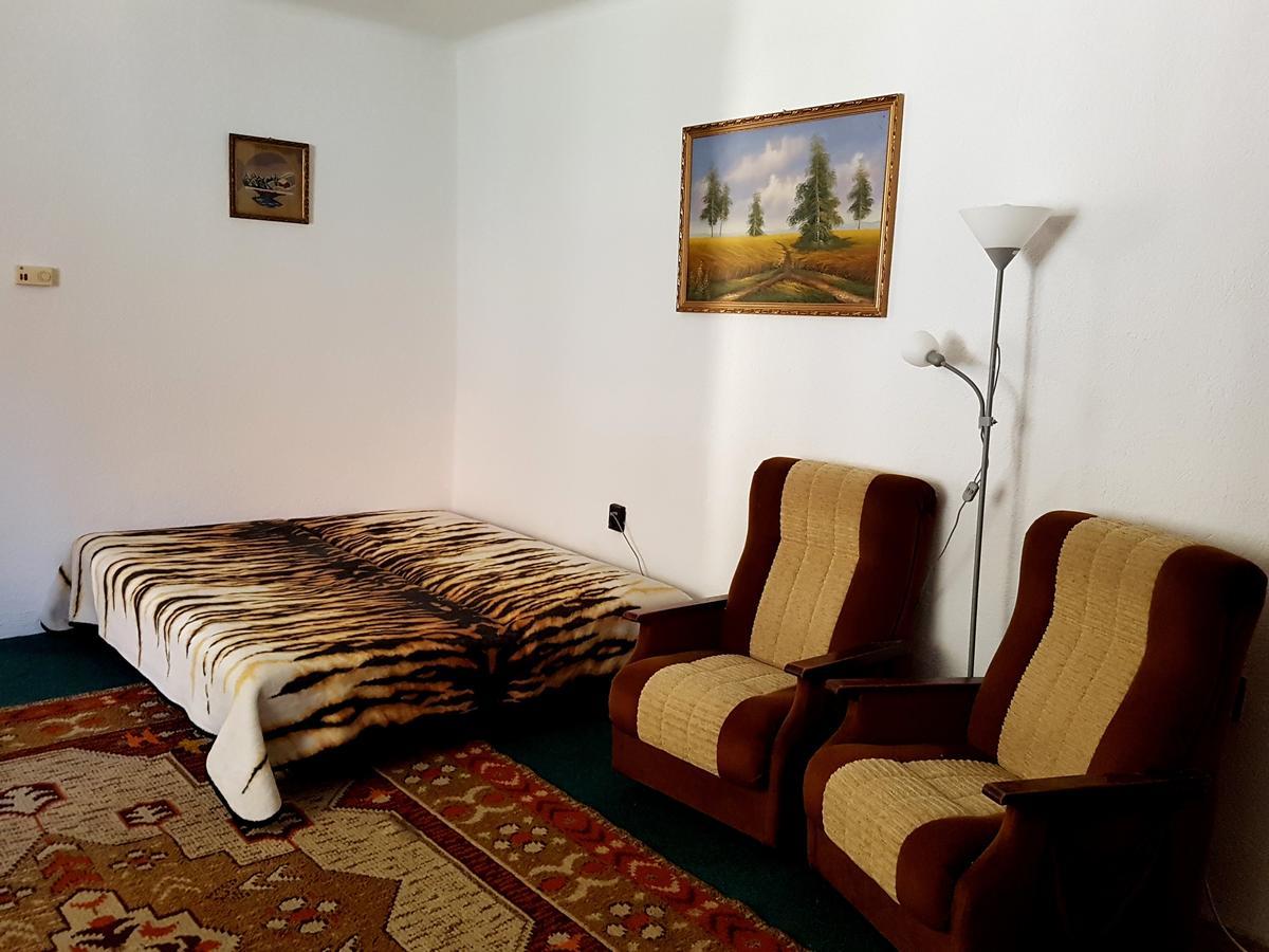Kuti Vendeghaz Hotell Bakonykuti Exteriör bild